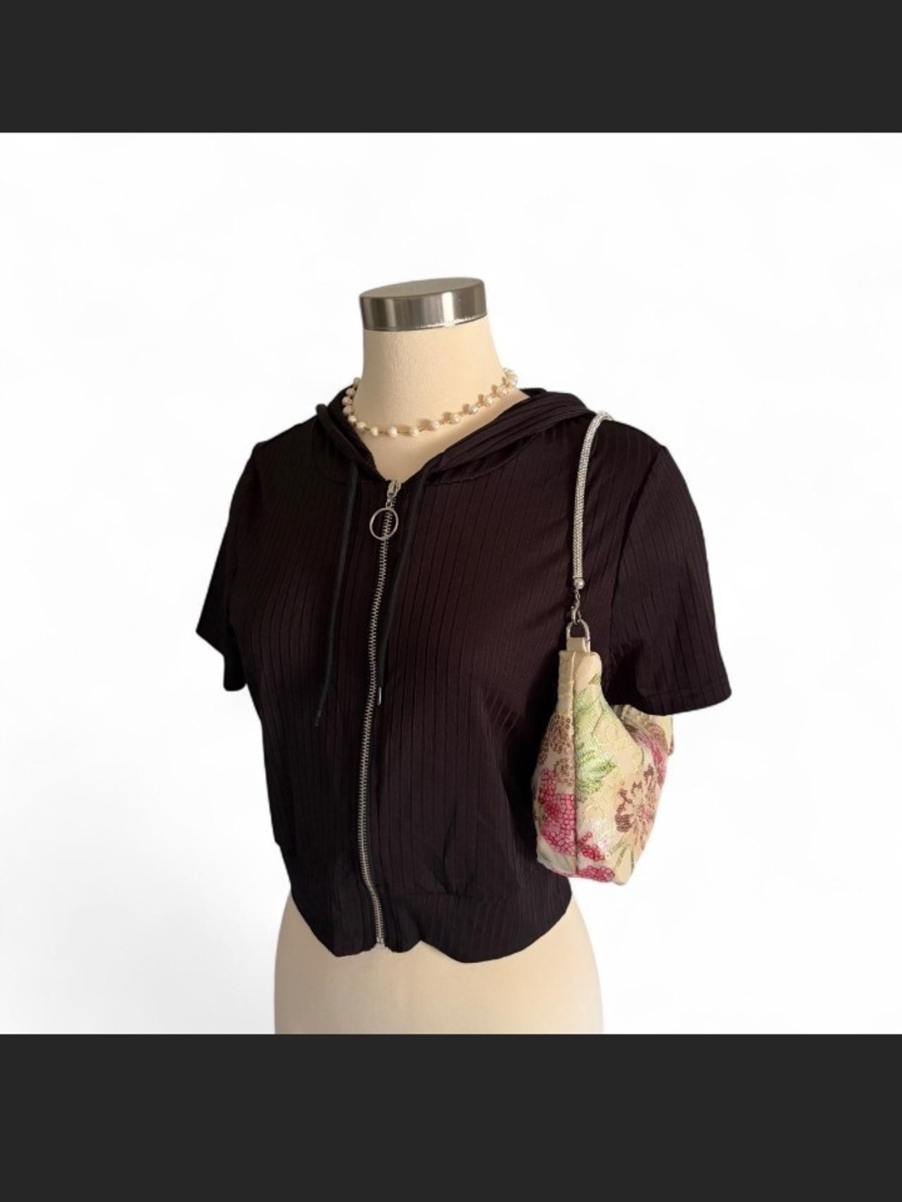 Source Unknown Black Ribbed Short-Sleeve Zip Hoodie Crop Top